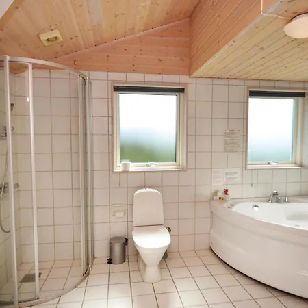 別荘 Nice Home In Vaeggerlose With Sauna Bøtø By
